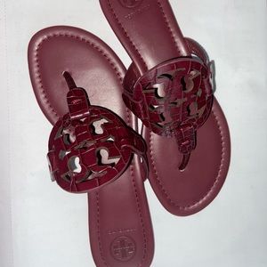 Tory Burch Miller Croco Emboss in Claret